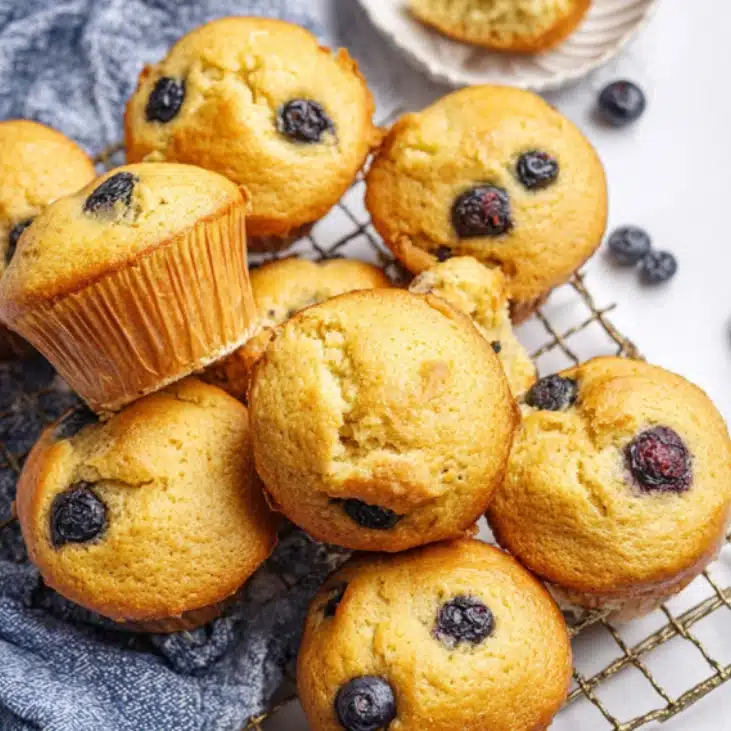 High‑Protein Cottage Cheese Muffins: Easy Recipe 8 Warm cottage cheese muffins sliced open on a plate
